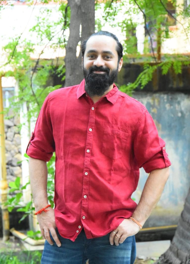 திரைப்படங்களோடு வித்தியாசமான படைப்புகளுக்கும் இசையமைப்பு… தமிழ், தெலுங்கில் பரபரப்பாக வலம்வரும் விஷால் சந்திரசேகர்!