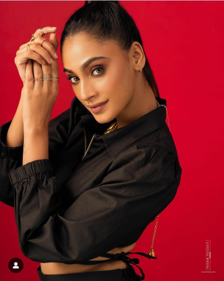 விஜய் சேதுபதி, ரவி தேஜா… தமிழ், தெலுங்கில் அசத்தும் அனு க்ரீத்தி!