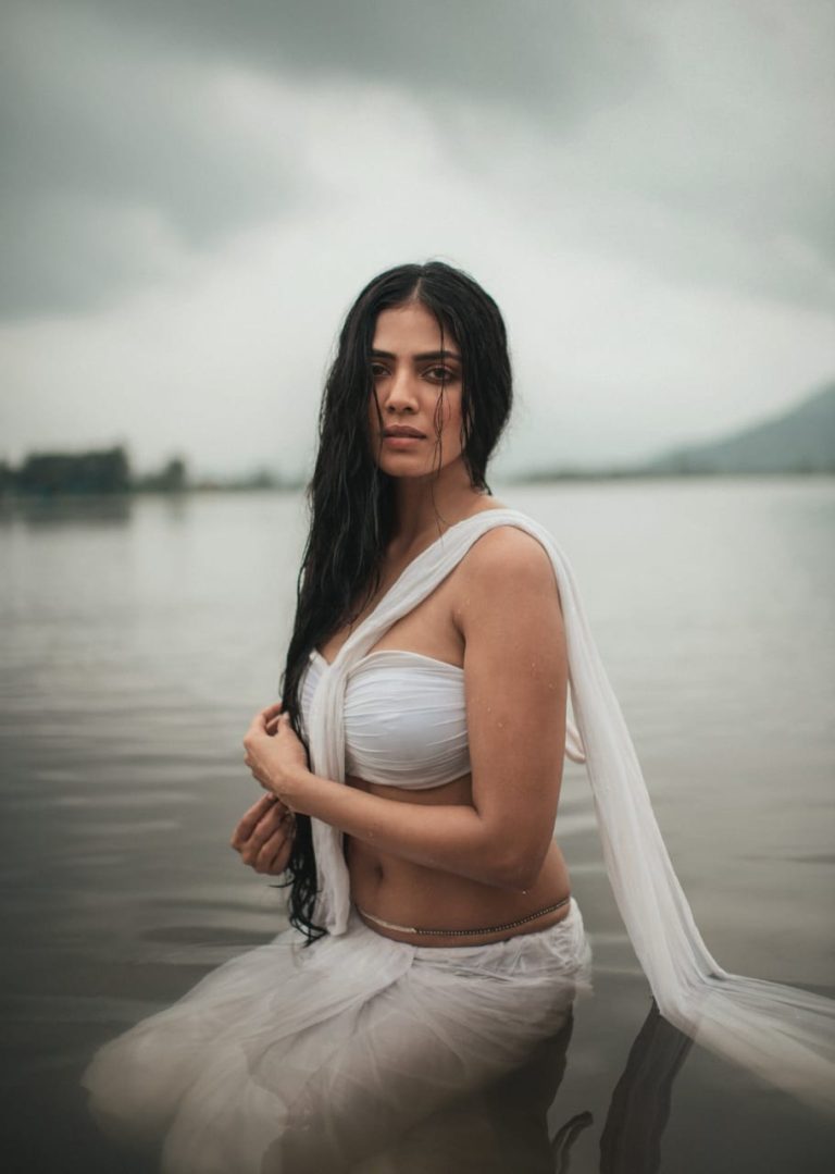 சமூகவலைதள ரசிகர்களை கவர பிரத்யேக வழியைப் பின்பற்றும் நடிகை மாளவிகா மோகனன்!