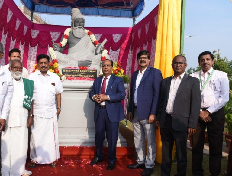 அச்சிறுபாக்கம் எஸ்ஆர்எம் வேளாண் அறிவியல் கல்லூரியில் திருவள்ளுவர் சிலையை திறந்து வைத்தார் டாக்டர் பாரிவேந்தர்!