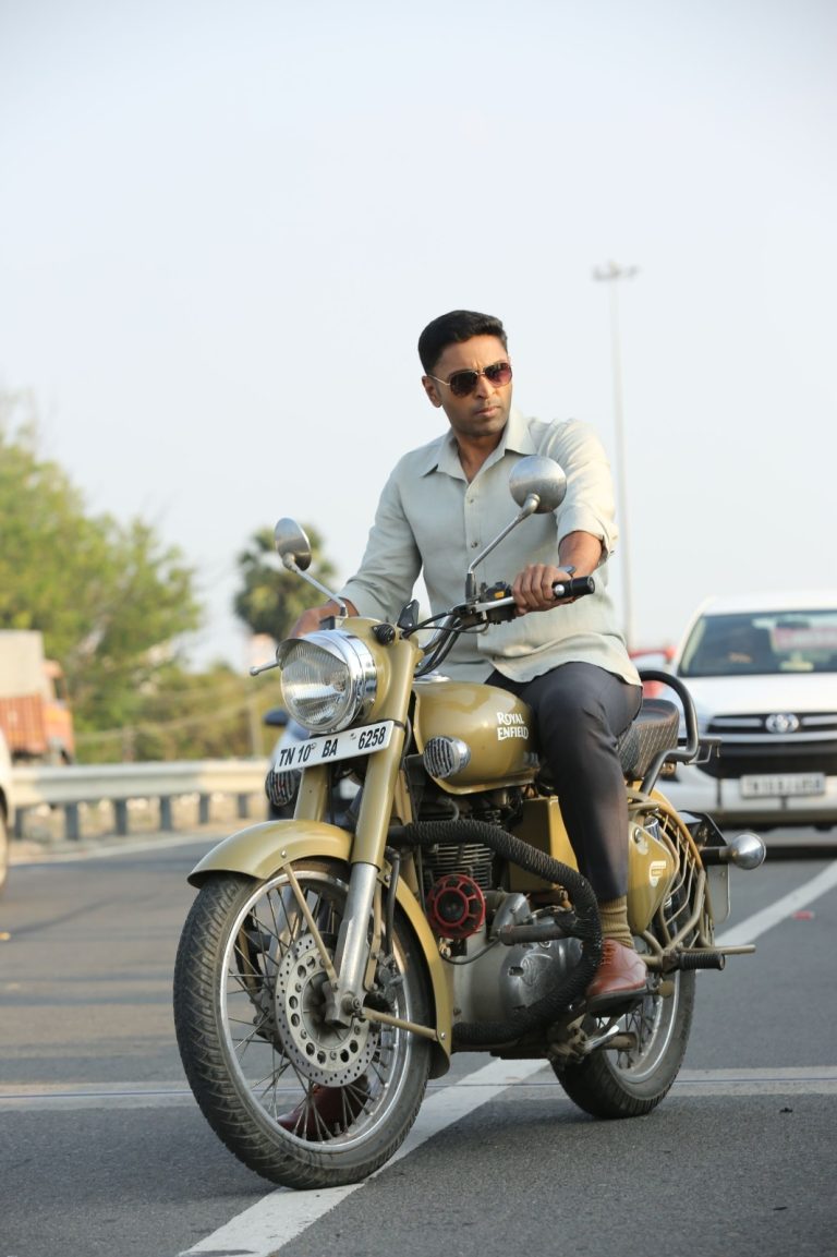 ஆக்சன் திரில்லர் சப்ஜெக்டில் விக்ரம் பிரபு நடிக்கும் ‘ரெய்டு’ தீபாவளி தினத்தில் ரிலீஸ்!