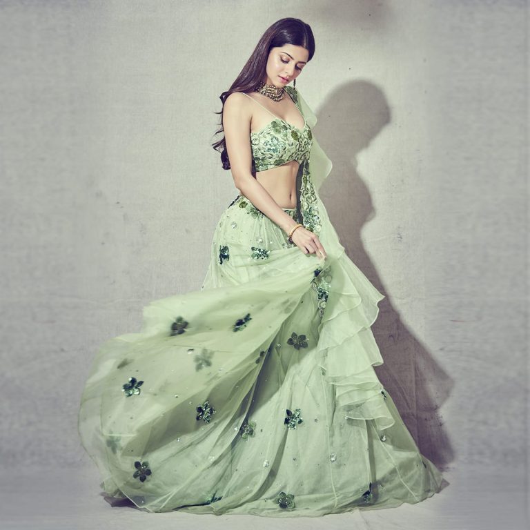 பான் இந்திய சீசனில் கலக்கும் வேதிகா! கைவசம் தமிழ், தெலுங்கு, மலையாளத்தில் ஆறேழு படங்கள்!