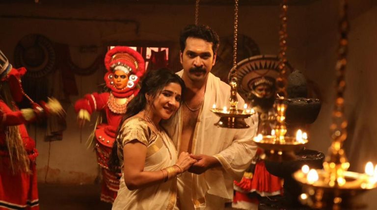 தமிழில் 1/2 டஜன் படங்கள்… மம்மூட்டியின் மருமகனுடன் கைகோர்ப்பு… விரைவில் பாலிவுட் பட வாய்ப்பு… உற்சாகத்தில் மிதக்கும் சாக்‌ஷி அகர்வால்!