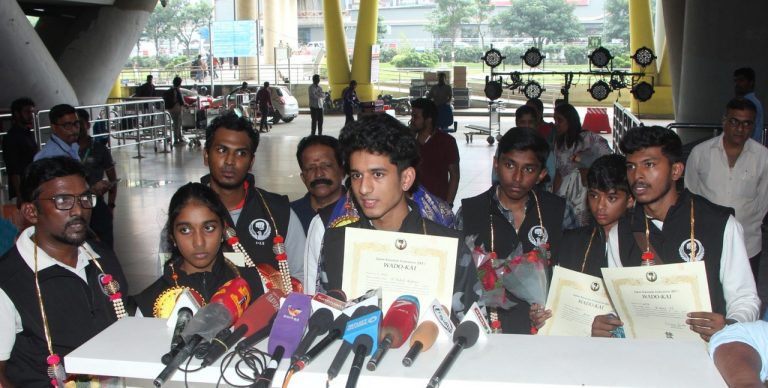 தமிழ்நாட்டின் ஏழு இளம் வீரர்களுக்கு ஜப்பானில் பிளாக் பெல்ட்! ‘அரகாவா ஸ்டான்லி வாடோ காய்’ பயிற்சி மைய மாணவர்கள் சாதனை!