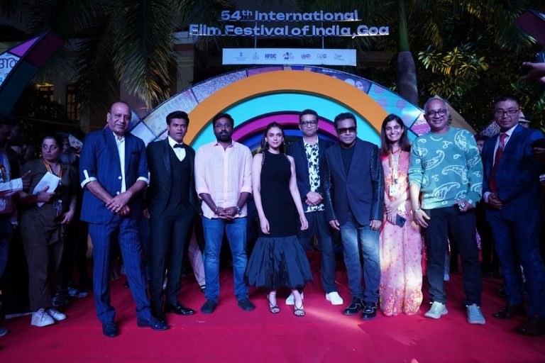 கோவா சர்வதேச விழாவில் திரையிடப்பட்ட ‘காந்தி டாக்ஸ்’ படம் பற்றி பகிர்கிறார்கள் விஜய் சேதுபதி, ஏ.ஆர். ரஹ்மான்!