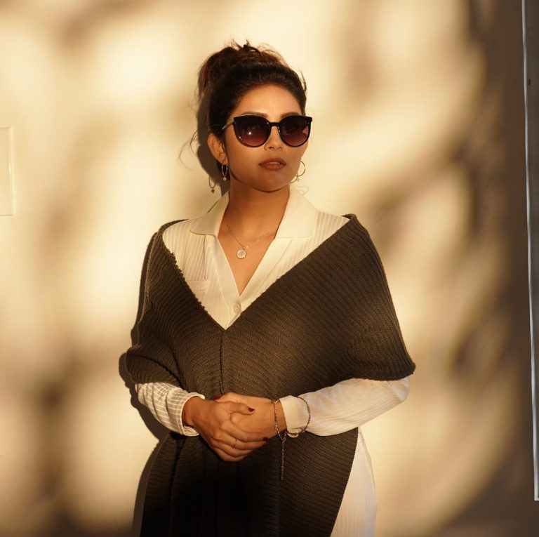 ‘பிக் பாஸ்’ தர்ஷன், மகிமா நம்பியார் நடிக்கும் ‘நாடு.’ மலைவாழ் மக்களின் வாழ்க்கைக் போராட்டங்களை மையமாக வைத்து உருவாகிருக்கிறது.