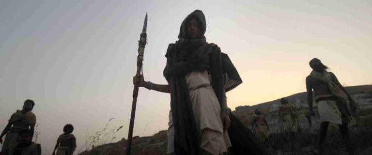 ‘தங்கலான்’ படத்தில் பழங்குடிப்பெண்ணாக கலக்கும் மாளவிகா மோகனன்!