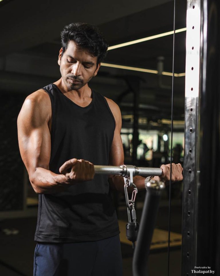 வலுவான உடம்பும் வரிசையாய் படங்களும்… அசத்தும் நடிகர் விஜித்