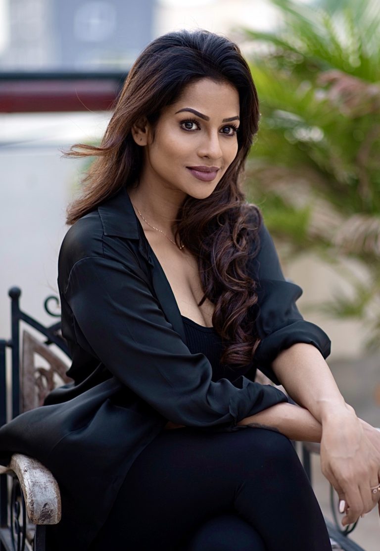 ஜவானில் நடித்த ஷாருக்கானின் ரசிகை லீஷா எக்லேயர்ஸ்! கைவசம் தமிழ், தெலுங்கில் முன்னணிக்கு கொண்டு போகும் படங்கள்!