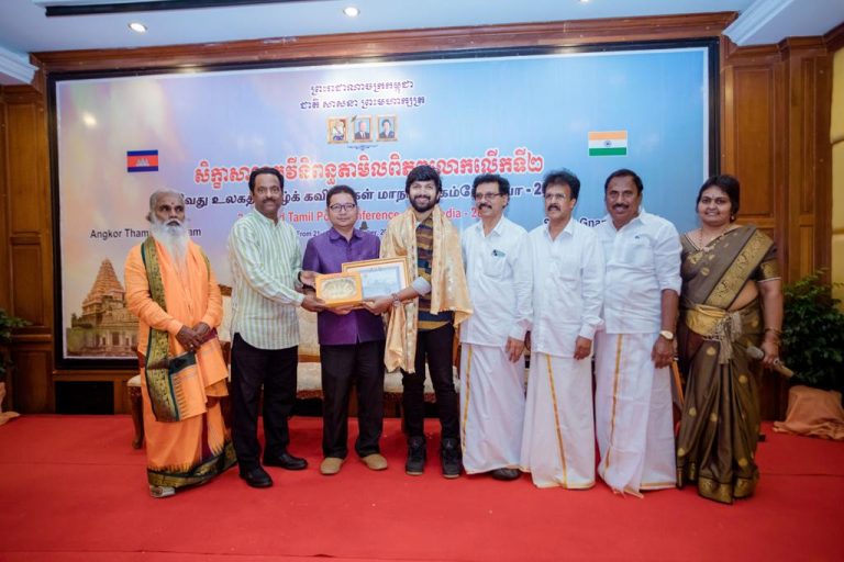 நடிகர் விஜய் விஷ்வாவுக்கு, கம்போடியா உலகத் தமிழ்க் கவிஞர்கள் மாநாட்டில் ஒளிரும் நட்சத்திரம் விருது வழங்கி பாராட்டு!