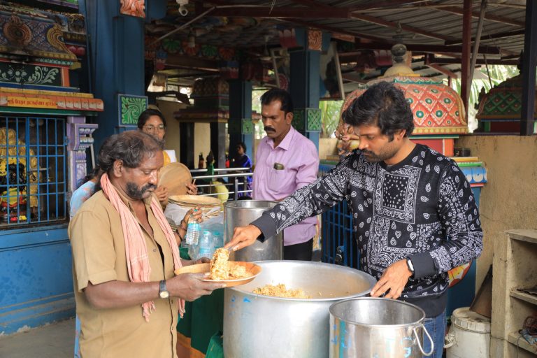 எளியவர்களுக்கு அன்னதானம் வழங்கி பிறந்தநாளை கொண்டாடிய நடிகர் வெற்றி!