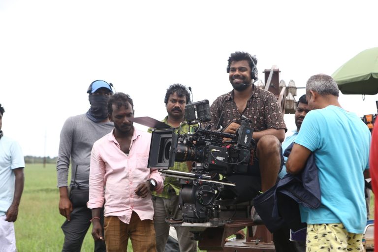 ஃபிலிம் கேமராவில் மட்டுமே செய்ய முடிந்ததை டிஜிட்டல் கேமராவில் செய்தேன்! -‘ப்ளூ ஸ்டார்’ படத்தின் ஒளிப்பதிவாளர் தமிழ் ஏ அழகன் பகிரும் சவாலான அனுபவங்கள்