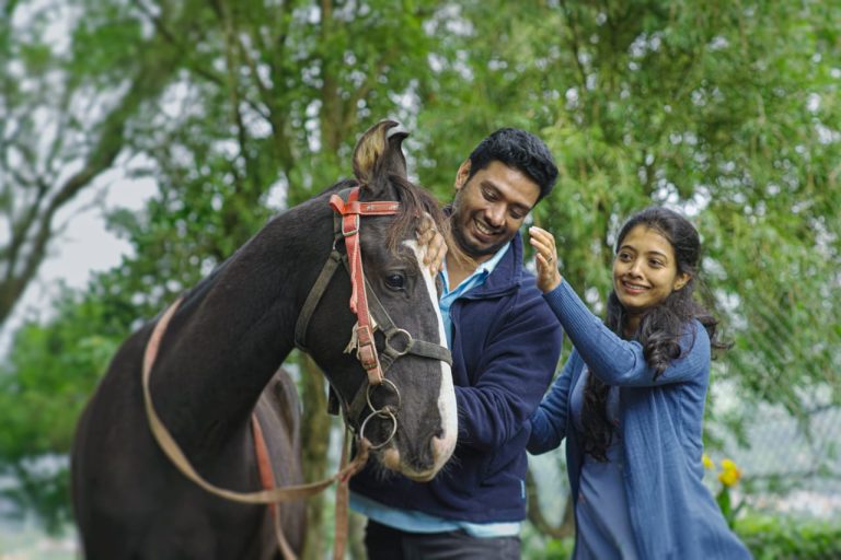 மனிதர்கள் மறைத்து வைத்திருக்கும் முகத்தால் நேரும் அசம்பாவிதங்கள் அணிவகுக்கும் ‘அதோமுகம்’ படத்தில் வித்தியாசமான பாத்திரத்தில் அருண் பாண்டியன்!