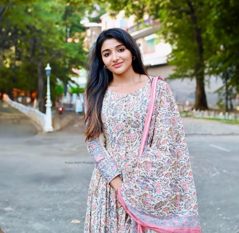 ஜெயிலரில் சூப்பர் ஸ்டாருக்கு மருமகளாக நடித்த மிர்னாவுக்கு ‘பெர்த்மார்க்’ படத்தில் கர்ப்பிணியாய் கனமான வேடம்!