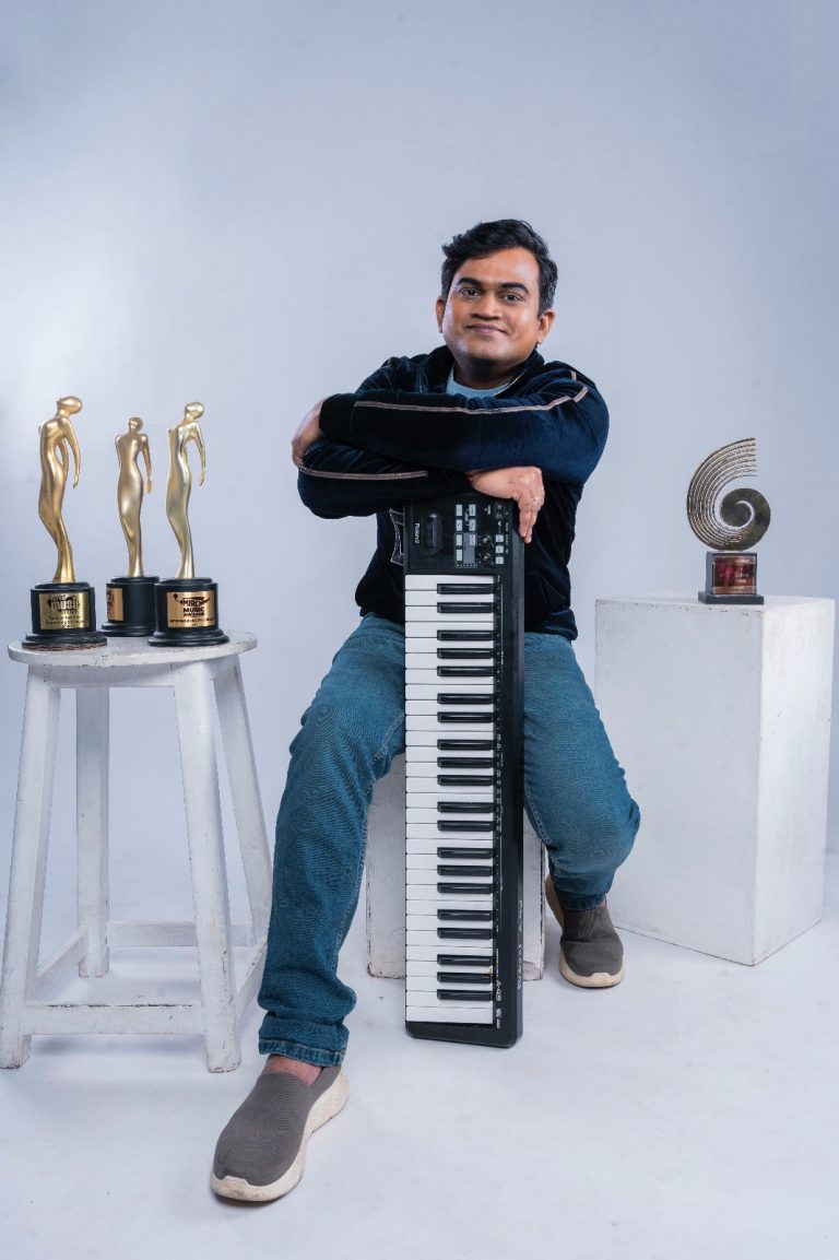 ‘லால் சலாம்’ படத்தில், மறைந்த பாடகர்களின் குரல்களுக்கு உயிரூட்டிய ஏ.ஆர். ரஹ்மான்! இசைக்கோர்வை பொறியாளர் கிருஷ்ண சேத்தனின் ‘டைம்லெஸ் வாய்சஸ்’ நிறுவனம் செய்த சாதனை.