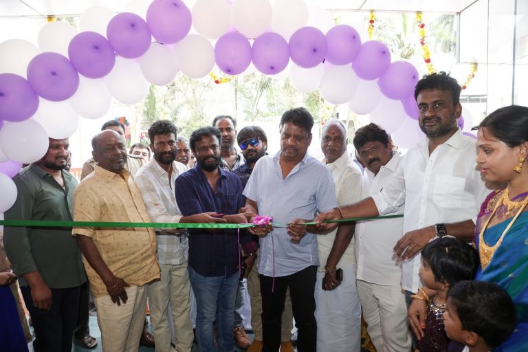 தயாரிப்பாளர் தாய் சரவணன் பேரளத்தில் பிரமாண்டமாக உருவாக்கி திறந்த, ‘விஷ்வா லக்‌ஷ்மி சினிமாஸ்’ புதிய திரையரங்கு!