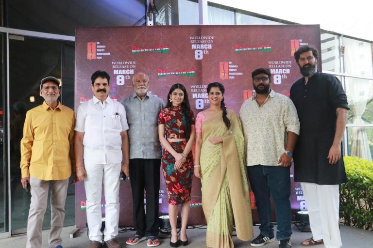 இந்த படம் லவ் ஜானர், ஃபேமிலி ஜானர், க்ரைம் த்ரில்லர் என  எதற்குள்ளும் அடங்காத புது கான்செப்டில் உருவாகியுள்ளது! -ரெக்கார்ட் பிரேக் டிரெய்லர் வெளியீட்டு விழாவில் இயக்குநர் அஜய்குமார் பாராட்டு