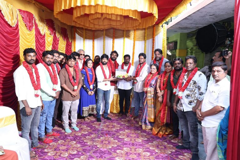 ‘டைனோசர்ஸ்’ உதய் கார்த்திக் நடிக்கும் ‘ஃபேமிலி படம்’ பூஜையுடன் துவக்கம்