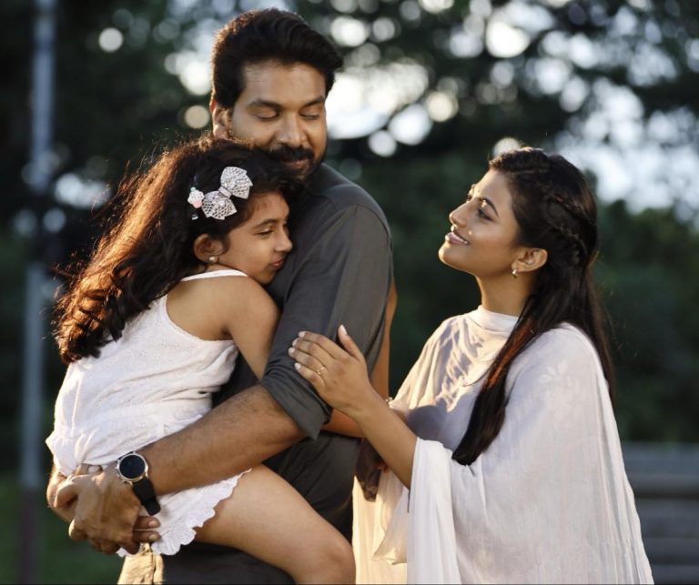 கயல் ஆனந்தியின் ‘ஒயிட் ரோஸ்’ திரில்லர் திரைப்படம் ஏப்ரல் 5-ம் தேதி ரிலீஸ்!