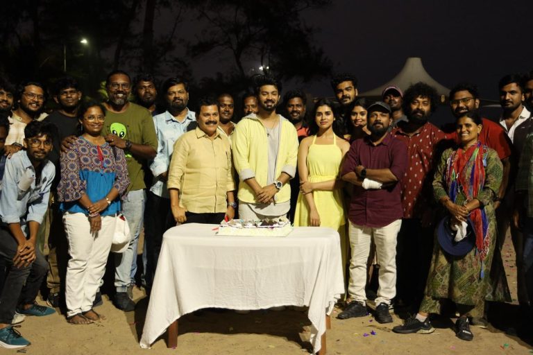 படப்பிடிப்பை நிறைவுசெய்து, கேக் வெட்டி உற்சாகமான ‘காதலே காதலே’ படக்குழு!