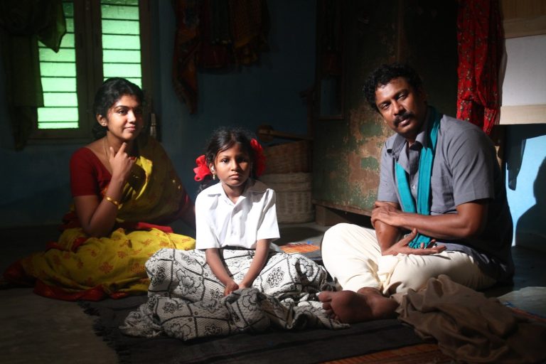 தொலைத்துவிட்ட அன்பை மீட்டெடுக்கும் முயற்சியாக சமுத்திரகனி யோகிபாபு நடிக்கும் ‘யாவரும் வல்லவரே’ மார்ச் 8-ல் ரிலீஸ்!