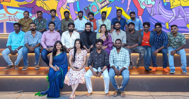 ஐஸ்வர்யா ராஜேஷ் நடிக்கும் ‘வளையம்’ பட பூஜையில் பங்கேற்ற விஜய் சேதுபதி!