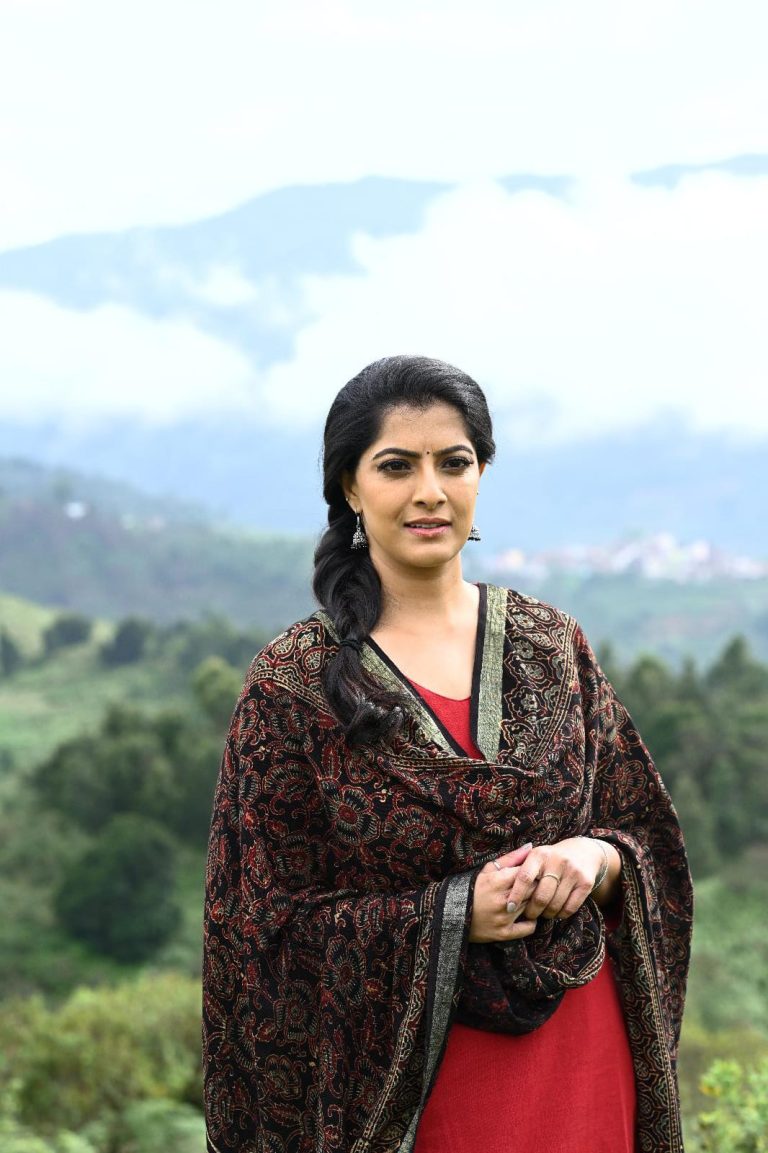 வரலட்சுமி சரத்குமார் நடிக்கும் பன் மொழித் திரைப்படம் ‘சபரி’ மே 3-ம் தேதி வெளியாகிறது!