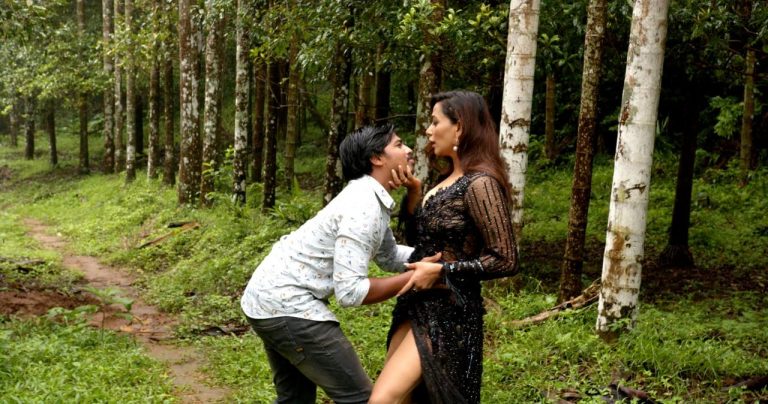 கவிஞர் வைரமுத்து வைத்த தலைப்பில் உருவான ‘வேட்டைக்காரி’ விரைவில் ரிலீஸ்!