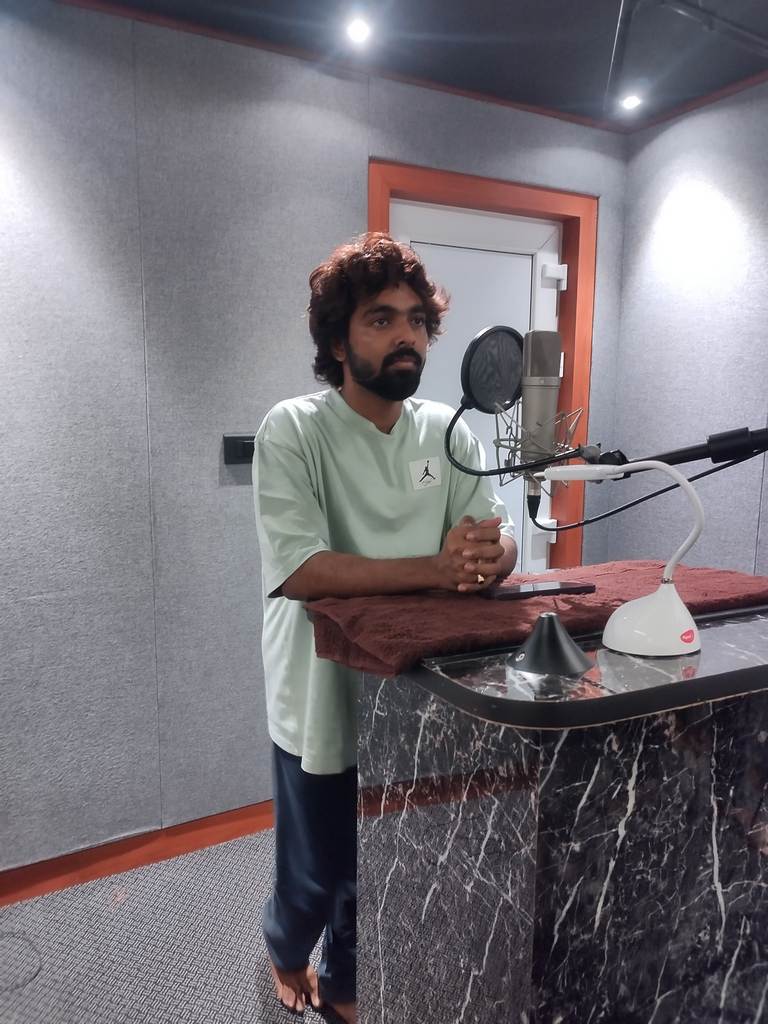 ’13’ படத்தின் தலைப்புக்கேற்ப டப்பிங் பணிகளை துவங்கிய ஜீ வி பிரகாஷ்!