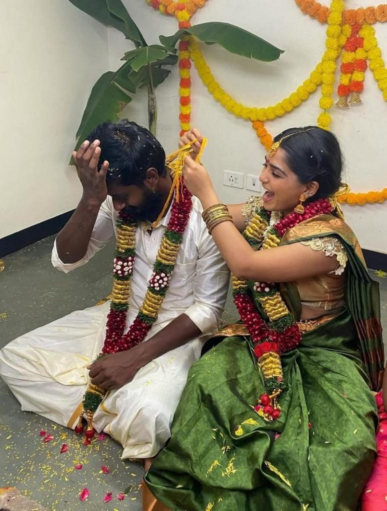 விக்னேஷ் கார்த்திக்கின், பெரும் பரபரப்பை கிளப்பிய ‘ஹாட் ஸ்பாட்’ மே 17 முதல், அமேசான் ப்ரைமிலும் ஆஹா ஓடிடியிலும் பார்க்கலாம்; ரசிக்கலாம்!