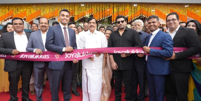 Anna Nagar Celebrates with Joyalukkas New Showroom Opening!