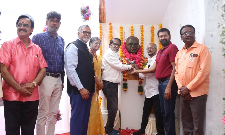 சென்னை ஆழ்வார்பேட்டை சாலை இனி ‘கே.பாலச்சந்தர் போக்குவரத்து தீவு.’ இயக்குநர் சிகரம் பிறந்தநாளில் தமிழ்நாடு அரசு வழங்கிய கெளரவம்!