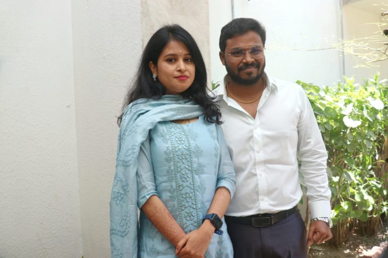 புது மாப்பிள்ளை டான் பட இயக்குநர் சிபி சக்ரவர்த்தி மனைவியோடு பத்திரிகையாளர்களை சந்தித்தார்!