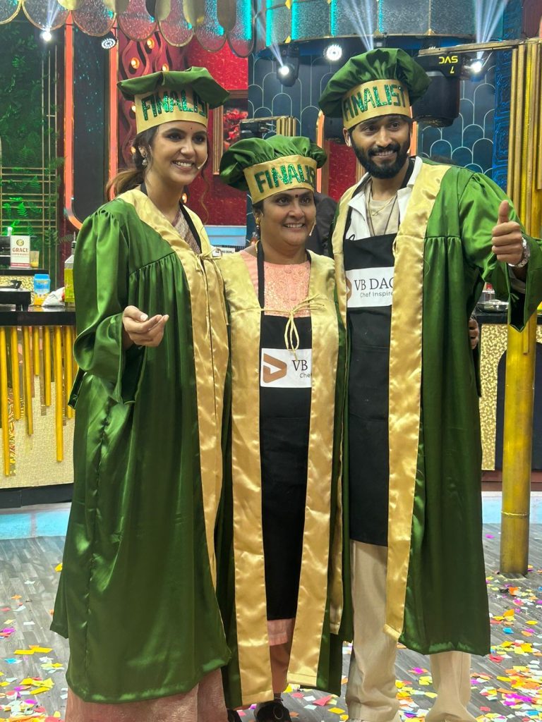 ‘டாப் குக் டூப் குக்’ நிகழ்ச்சியின் வெற்றியாளரானார் ‘பருத்திவீரன்’ சுஜாதா!