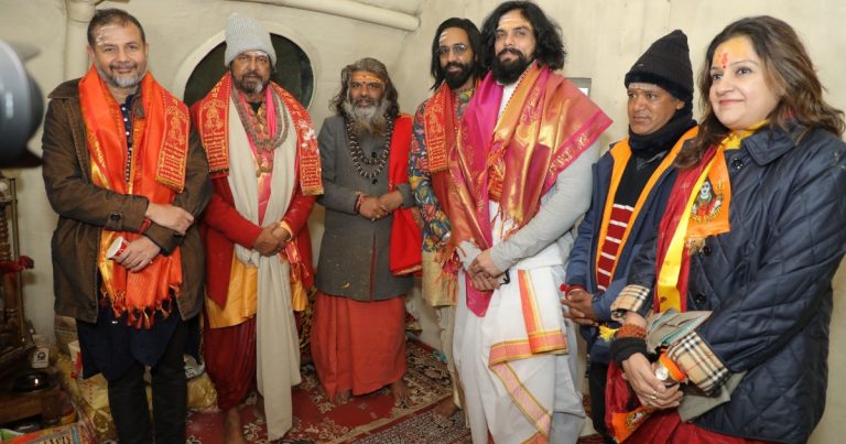 மோகன் பாபு, விஷ்ணு மஞ்சு தலைமையில் 12 ஜோதிர்லிங்க தரிசன பயணத்தை தொடங்கிய ‘கண்ணப்பா’ படக்குழு!