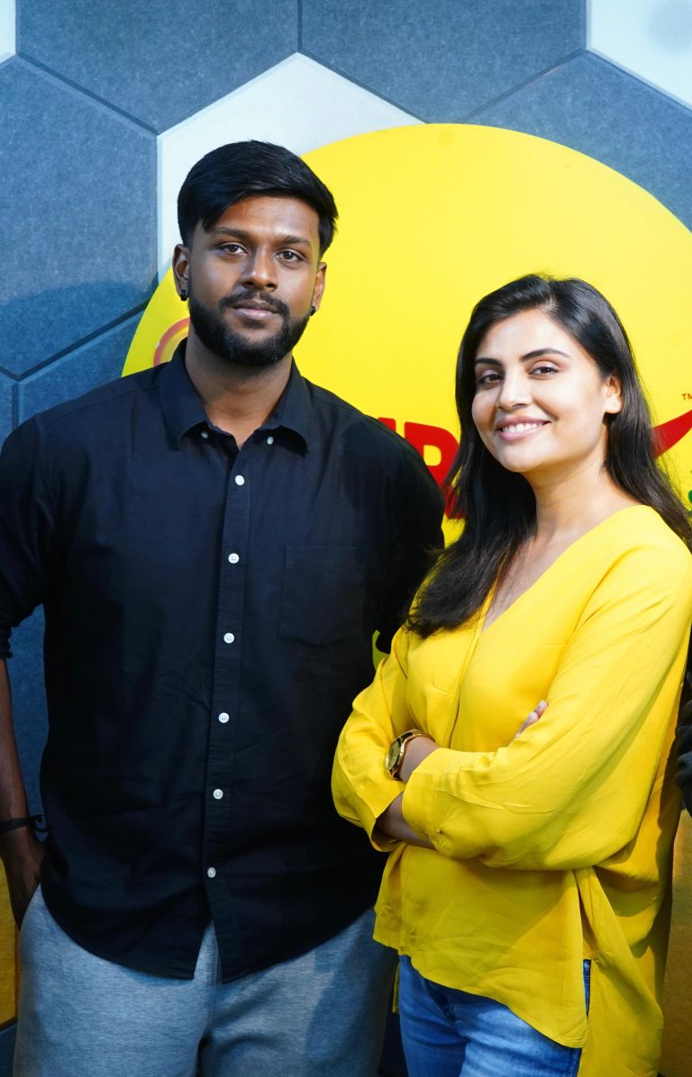 மெலடிப்பாடல் வரிசையில் இணையத்தில் வைரலாகும் ‘அம்முகுட்டி’ பாடல்!