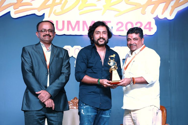 நடிகர், இயக்குநர் ஆர்ஜே பாலாஜிக்கு கோவை, ஐசிடி அகாடெமி வழங்கிய ‘யூத் ஐகான் விருது.’