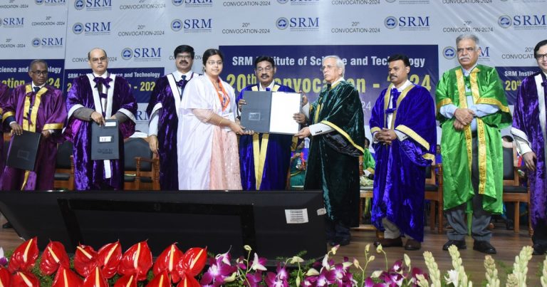 எஸ்.ஆர்.எம். பல்கலைக்கழக 20-வது சிறப்பு பட்டமளிப்பு விழாவில் பட்டங்களைப் பெற்று உற்சாகமான 10,848 மாணவர்கள்!  