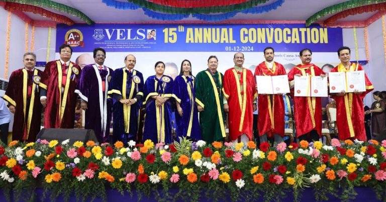மக்களவை சபாநாயகர் ஓம் பிர்லா முன்னிலையில் வேல்ஸ் பல்கலைக்கழகத்தின் பட்டமளிப்பு விழாவில் டாக்டர் பட்டம் பெற்றார் திரைக்கலைஞர் எஸ் ஜே சூர்யா!