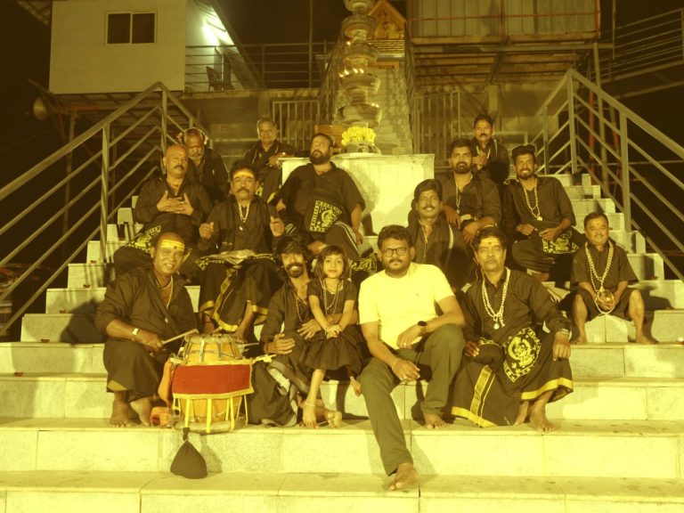 குழந்தை நட்சத்திரம் லக்ஷனா ரிஷி சுவாமி ஐயப்பன் படத்திற்காக, திரைக் கலைஞர்களுடன் ஆடிப்பாடிய பக்திச் சிலிர்ப்பூட்டும் பாடல்!
