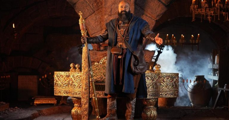டிசம்பர் 15-ல் டிரெய்லர் ரிலீஸ்; 25-ல் படம் ரிலீஸ்… மோகன்லால் இயக்கி நடிக்கும் பரோஸ் படத்தின் அசத்தல் அப்டேட்!