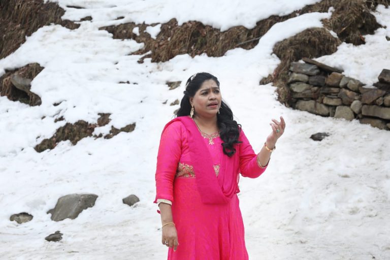 ‘கமாண்டோவின் லவ் ஸ்டோரி’ படத்துக்காக ஏ.ஆர்.ரகுமானின் தங்கை இஸ்ரத் காதிரி பாடிய பாடல்கள் குலுமணாலியில் படமாக்கப்பட்டது!