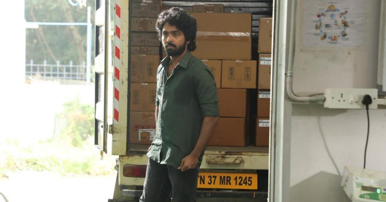 ஜீ.வி. பிரகாஷ் நடிக்கும் ‘பிளாக்மெயில்’ படத்தின் ஃபர்ஸ்ட் லுக்கை நடிகர் ரவி மோகன் விஜய் சேதுபதி வெளியிட்டனர்!