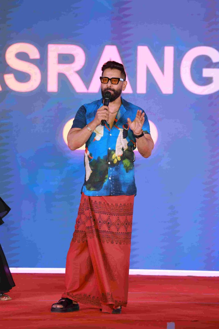 இந்த படக் குழுவுடன் தொடர்ந்து பத்து படங்களில் பணியாற்ற வேண்டும் என்று சொன்னாலும் பணியாற்றுவேன்! -மதுரை, திருச்சி மாணவர்கள் முன்னிலையில் வீர தீர சூரன் பட நாயகி துஷாரா உற்சாகம்