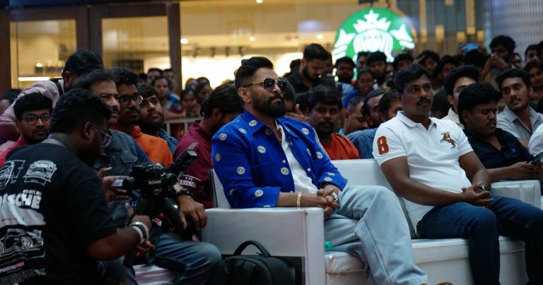 மேடையில் நடனமாடிய சீயான் விக்ரம்; பெங்களூருவில் நடந்த ‘வீரதீர சூரன்’ படத்தின் பிரி ரிலீஸ் நிகழ்வில் உற்சாகம்!