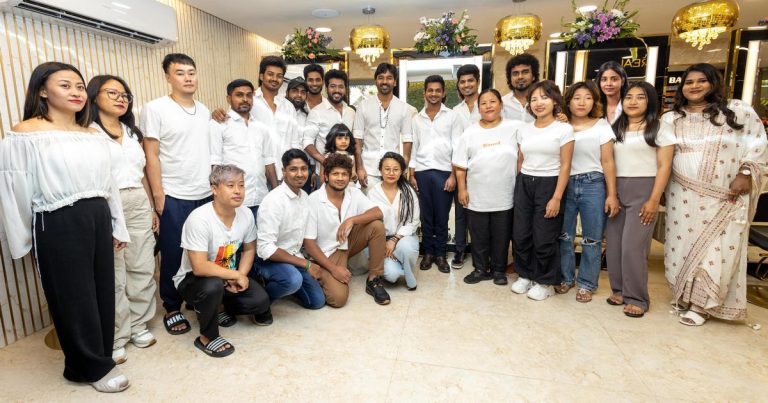 நடிகர் தனுஷ் சென்னையில் துவங்கி வைத்த DCutz By Dev சலூன்!