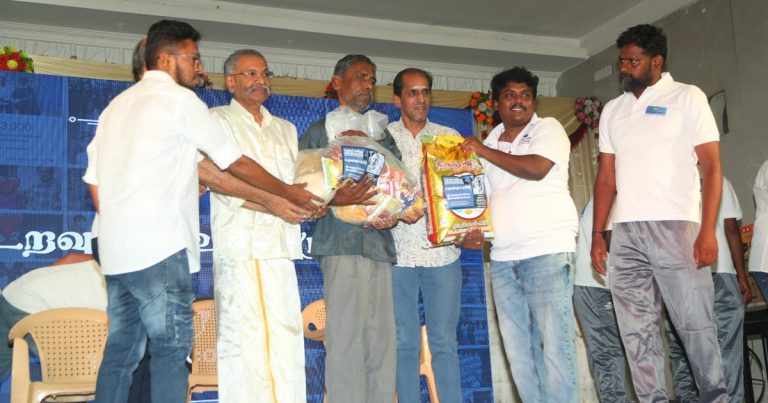 நடிகர் பிளாக் பாண்டி தலைமையில் நடைபெற்ற ‘உதவும் மனிதம்’ அறக்கட்டளை விழாவில் 300 பேருக்கு நலத்திட்ட உதவிகள்!!