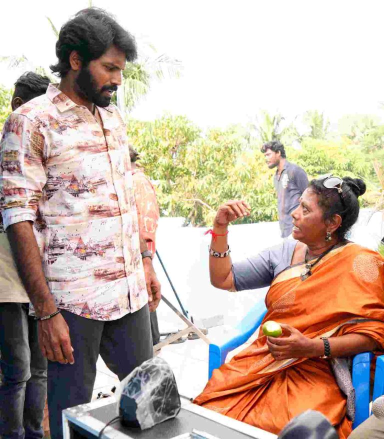 காதலிக்கும் போது கடமை, கண்ணியம், கட்டுப்பாடு அவசியம் என்பதை எடுத்துச் சொல்லும் படம் இது! -சொல்கிறார் என் காதலே பட இயக்குநர் ஜெயலட்சுமி
