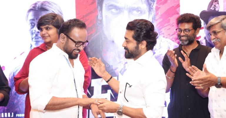‘ரெட்ரோ’ நாயகன் சூர்யாவுக்கு வைர மோதிரம் பரிசளித்த விநியோகஸ்தர் சக்தி பிலிம் ஃபேக்டரி சக்தி வேலன்!