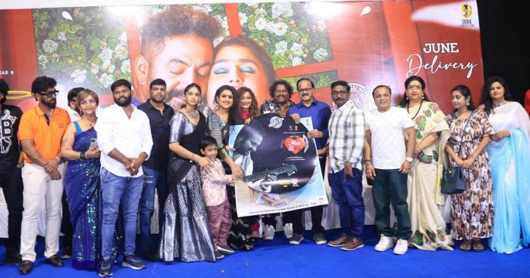 என் அம்மாவுக்கு பிறகு அம்பிகா, ஷகிலா ஆகிய இருவரைதான் அம்மாவுக்கு நிகராக பார்க்கிறேன்! -மிஸஸ் & மிஸ்டர் படத்தின் இசை வெளியீட்டு விழாவில் நடிகை வனிதா விஜயகுமார் நெகிழ்ச்சி  